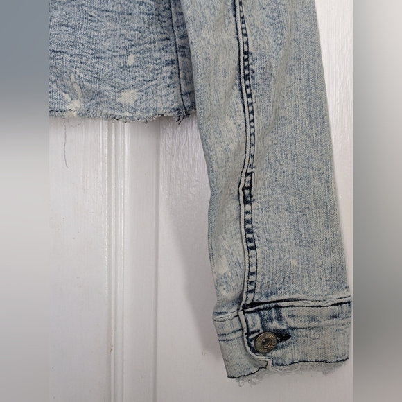 Denizen from Levi's Women's Jeans Jacket - Picture 4 of 16